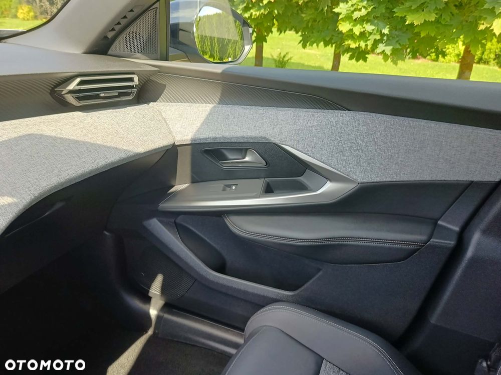 Peugeot 3008 Hybrid 145 e-DSC6 Allure Business - 29