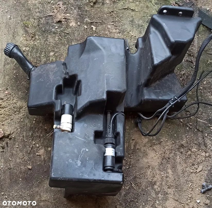 ZBIORNICZEK SPRYSKIWACZA MERCEDES ACTROS MP4 KPL 9608696620