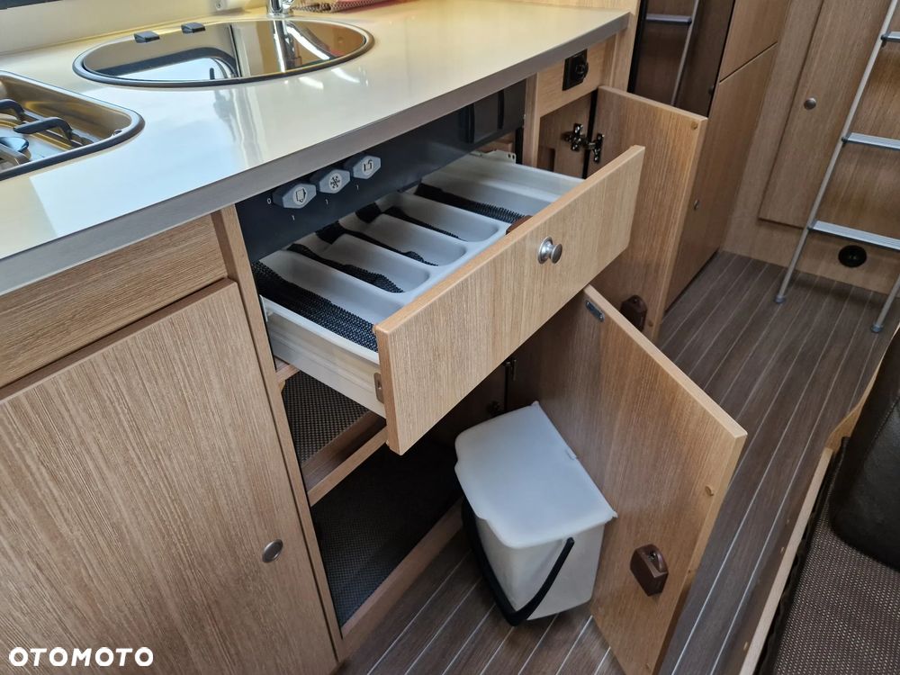 Sunlight A70 Kamper 6 Osób Alkowa Fiat 2.3 JTD Capron A62 Carado A464 - 21