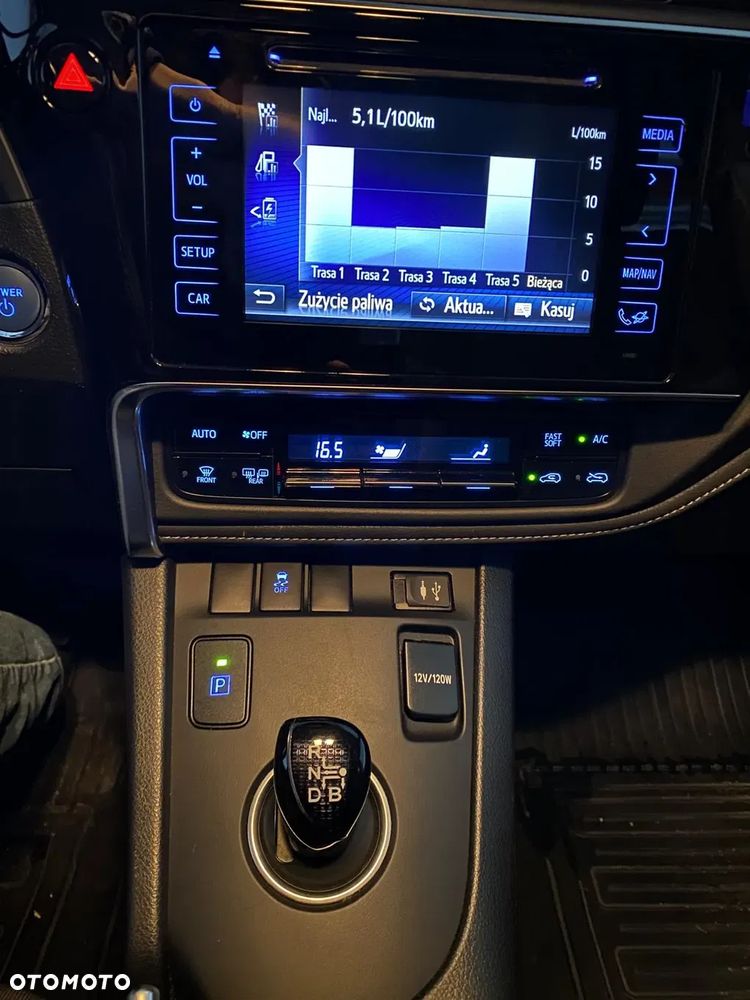 Toyota Auris Hybrid 135 Premium - 12