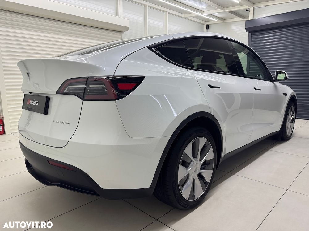 Tesla Model Y - 4
