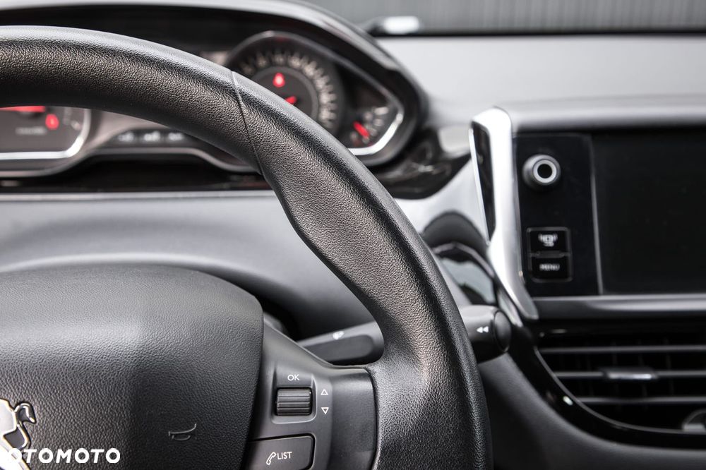 Peugeot 208 - 25