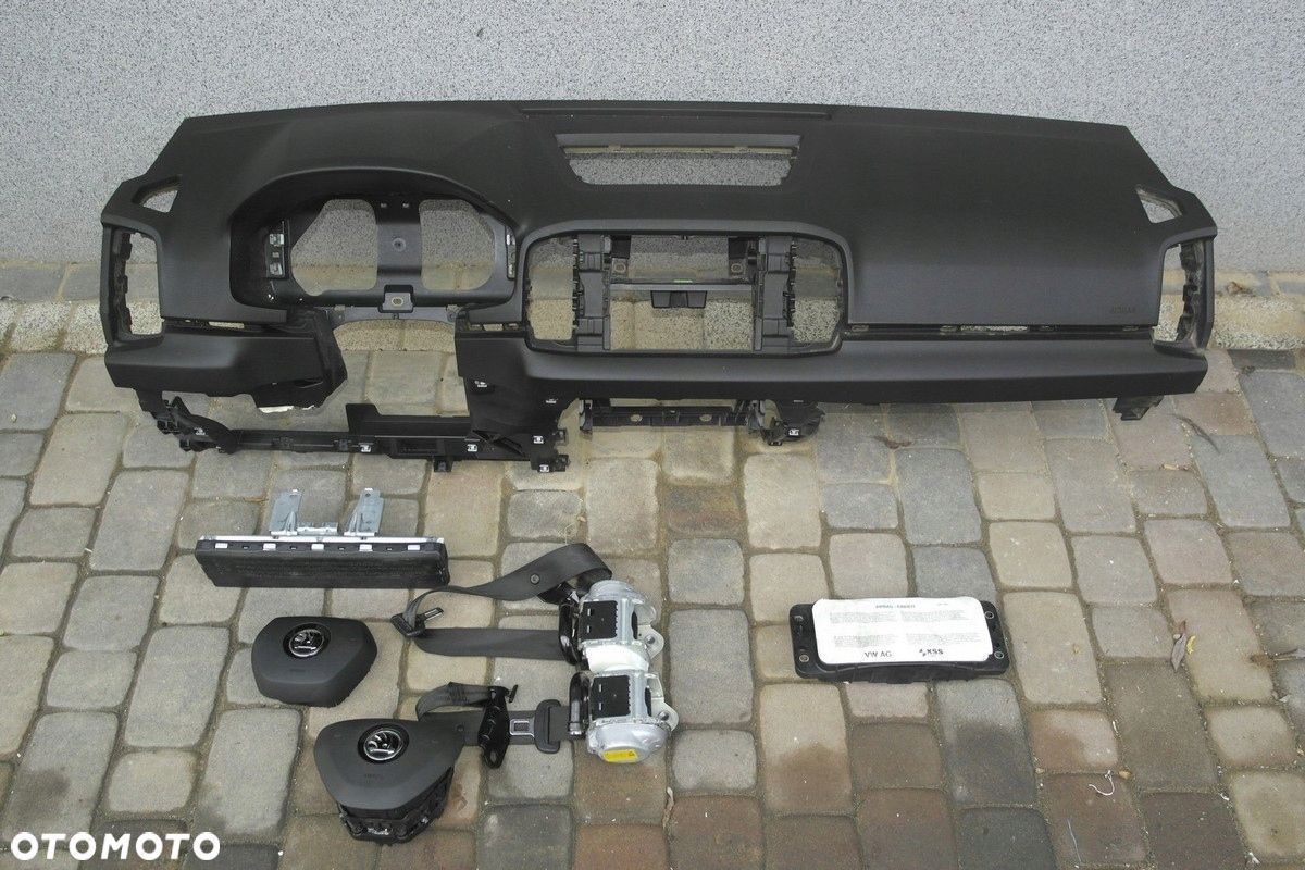 SKODA KAROQ DESKA KONSOLA AIRBAG PAS KOKPIT PULPIT - 1