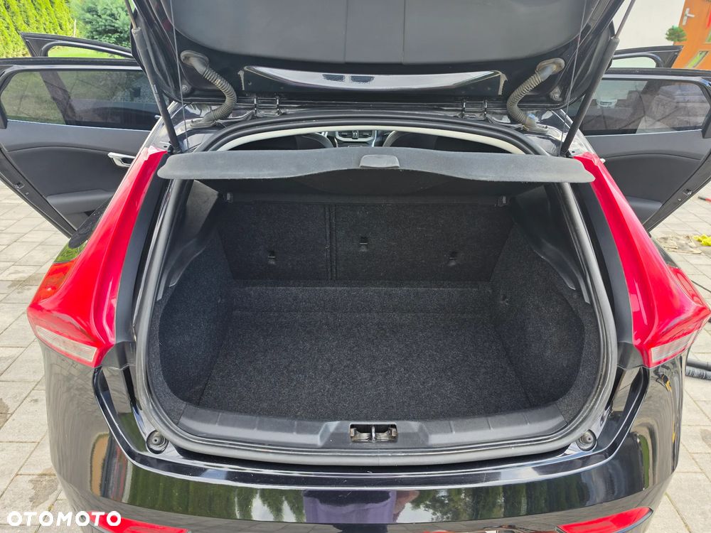 Volvo V40 D2 - 16