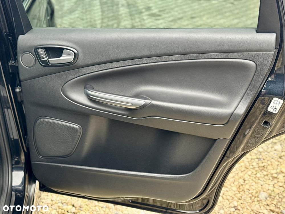 Ford S-Max 2.0 TDCi DPF Titanium X - 27