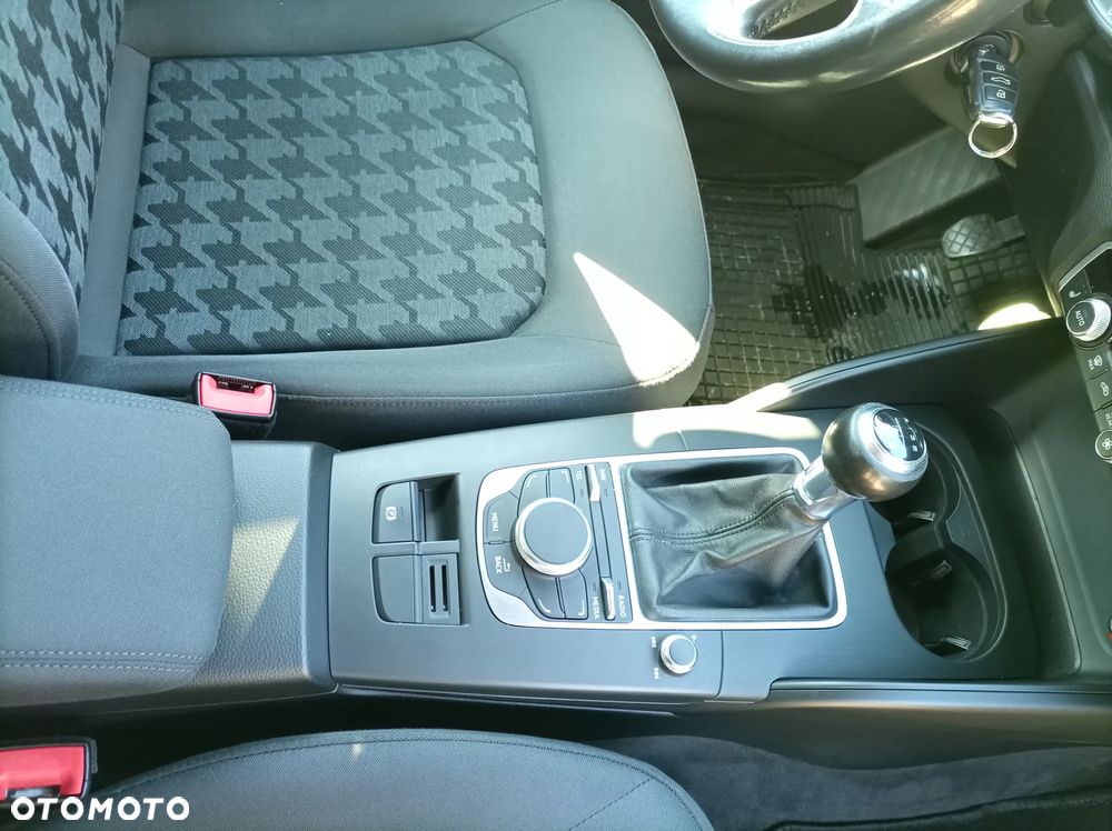 Audi A3 Sportback 1.6 TDI ultra Attraction - 16