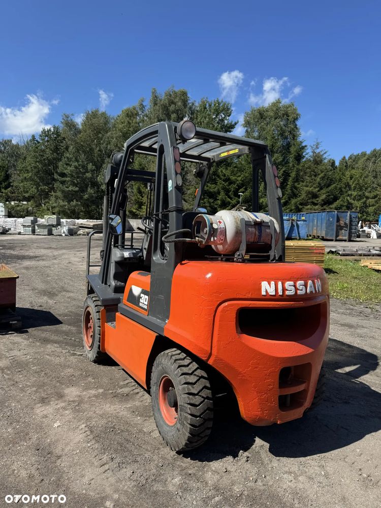 Nissan 30 - 2