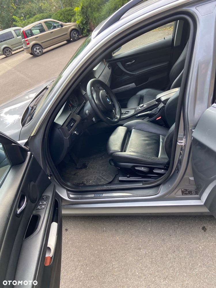 BMW Seria 3 325d DPF Touring - 15