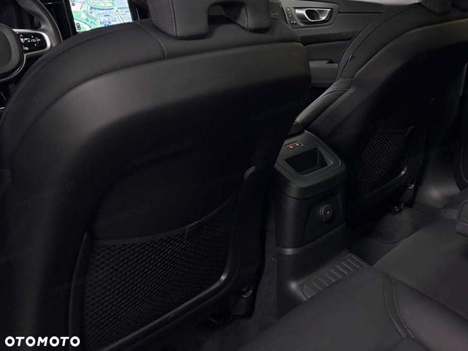 Volvo XC 60 B5 B AWD Ultra Dark - 17