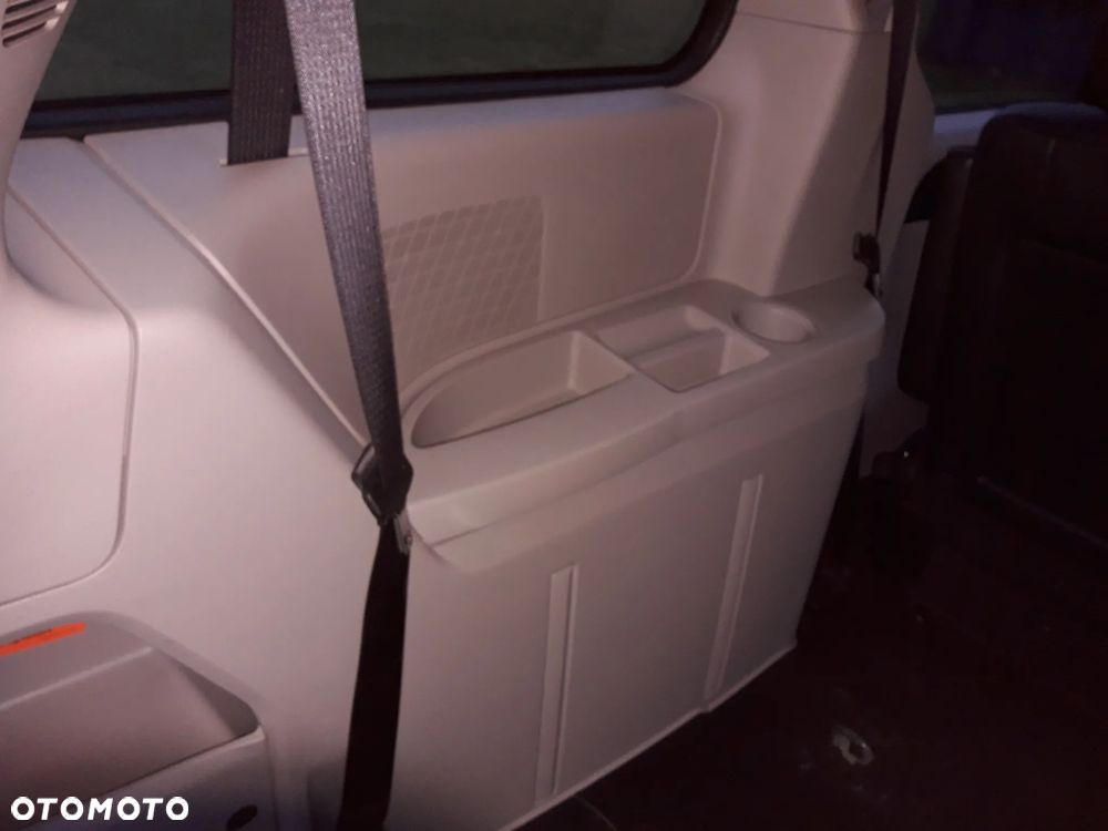Dodge Grand Caravan - 26