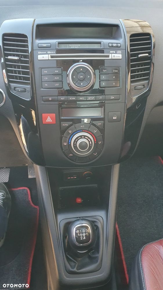 Kia Venga 1.6 CVVT Titanium Collection - 27