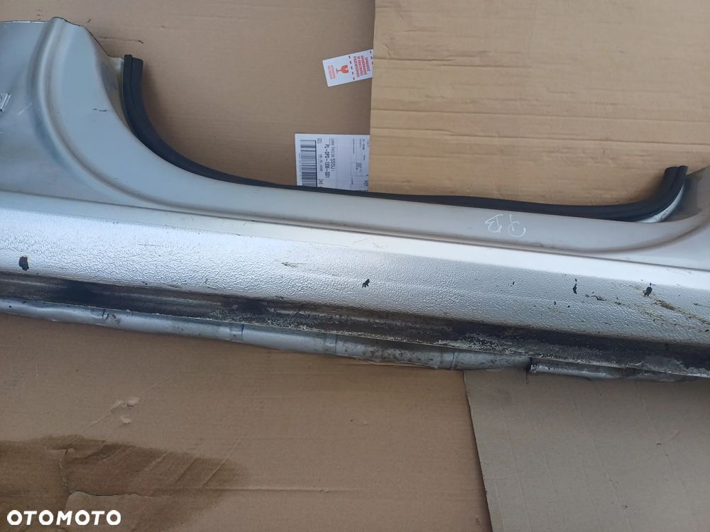 Próg słupek prawy Audi A4 B8 kombi awant - 7