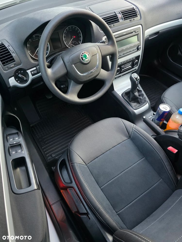Skoda Octavia 1.6 Ambition - 11