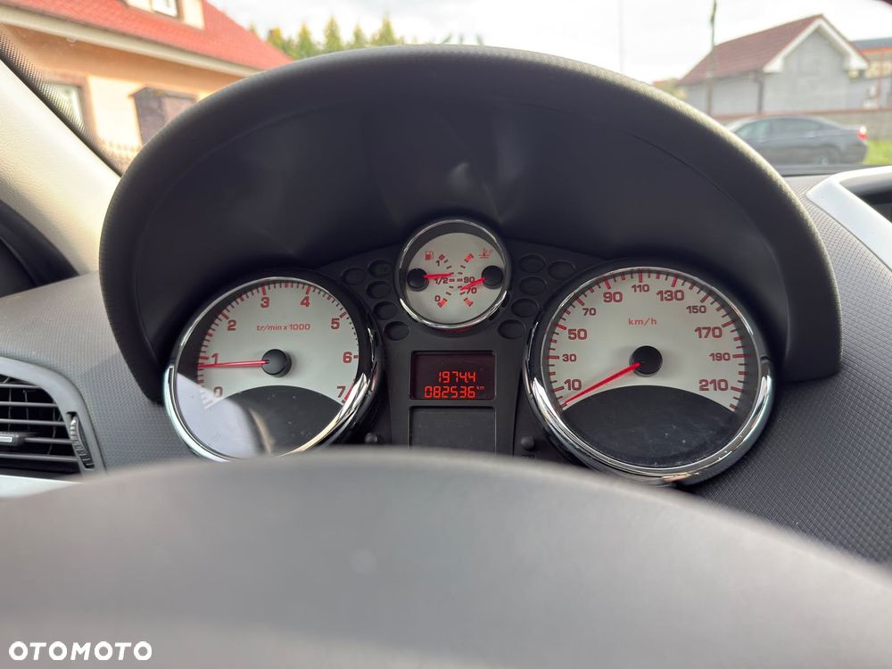 Peugeot 207 - 18