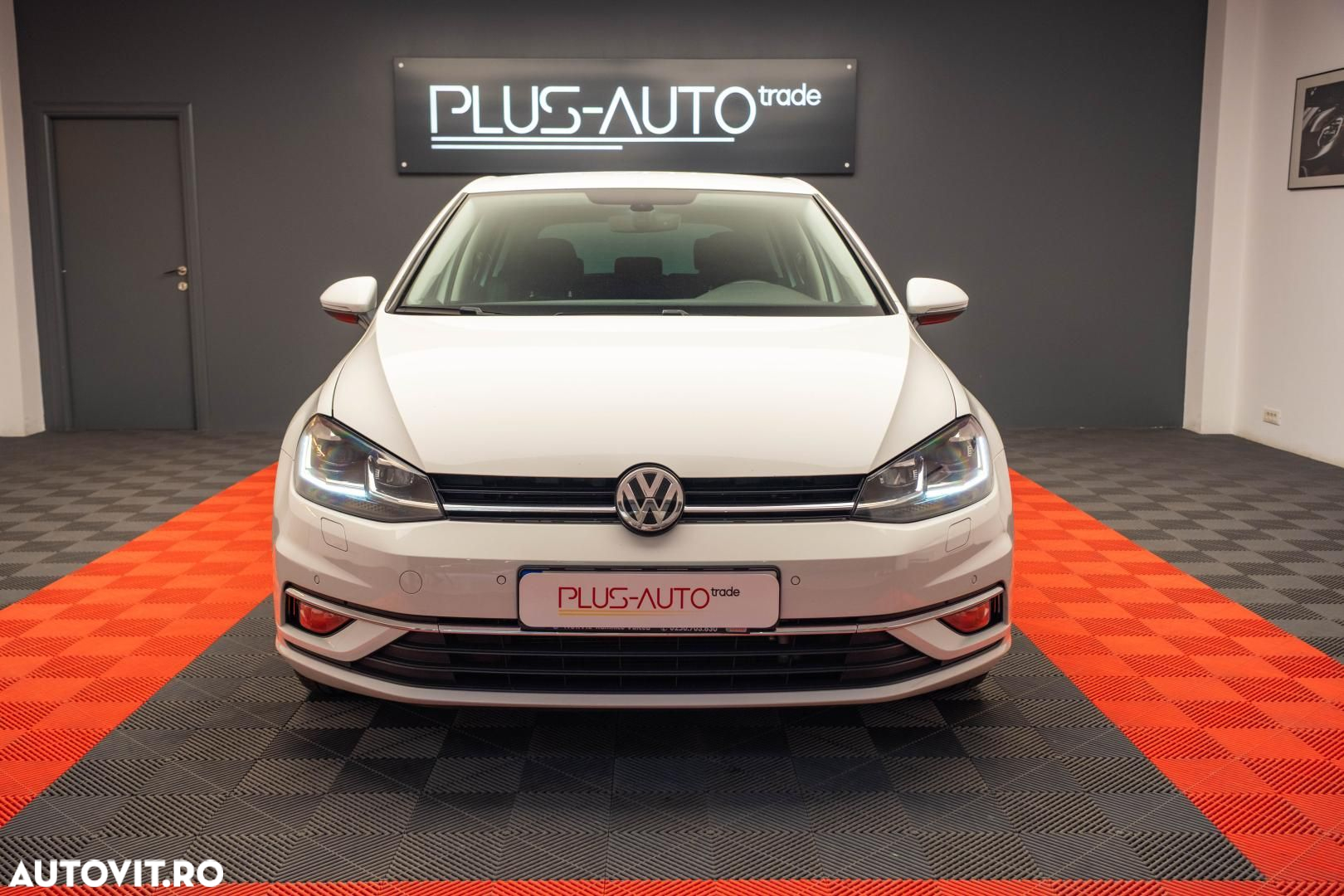 Volkswagen Golf - 11