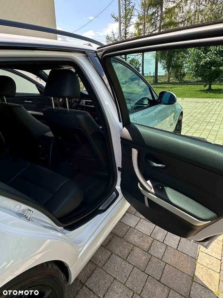 BMW Seria 3 325i - 21