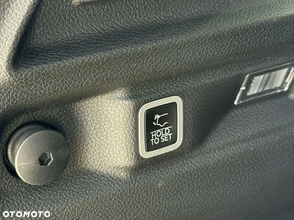 Jeep Grand Cherokee - 22