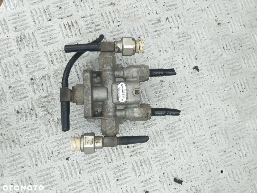 Zawór Osuszacza MAN TGA TGX TGS 81.52151.6098 - 2