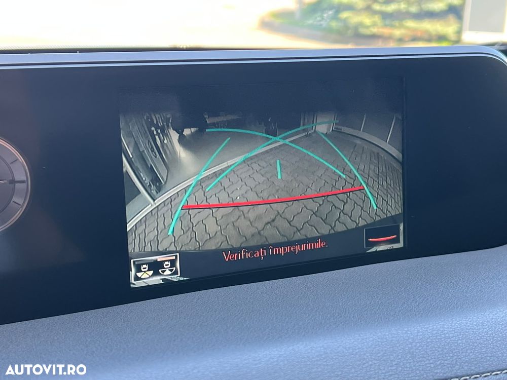 Lexus UX 250h (E-FOUR) Executive Line - 27