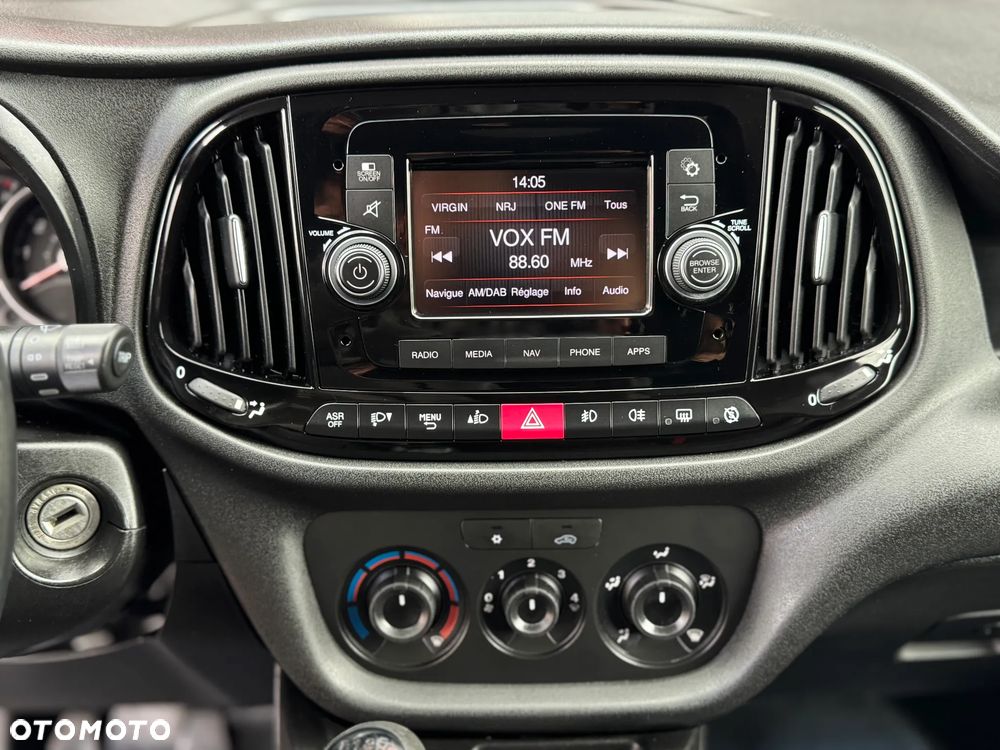 Fiat DOBLO  1,6 *  L1H1 #3 Osoby#  AUTO Z PEŁNĄ HISTORIĄ SERWISOWĄ * W 100% Nie Malowany Oryginalny Lakier * Tempomat * Faktura 23% # VAT-1 Auto Kupione w ASO Fiata * Gwarancja  * Bardzo oszczędny i dynamiczny silnik * Klimatyzacja* Tempomat * MP3 * Bluetooth * Czujniki Parkowania * - 29