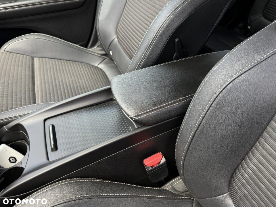 Renault Scenic Energy TCe 130 S&S Bose Edition - 27