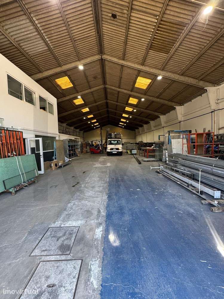 Pavilhão Industrial para Venda em Guifões - 1.744 m2 - Grande imagem: 2/27