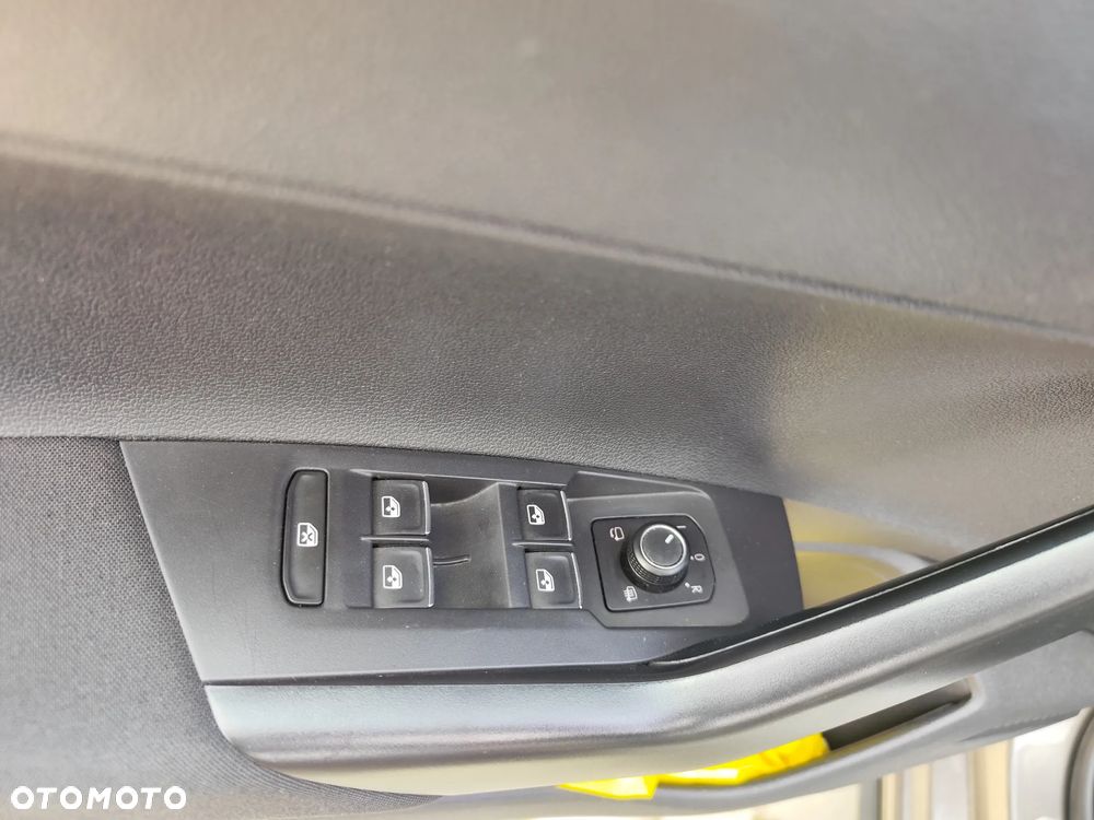 Volkswagen Polo 1.0 TSI R-Line DSG - 28