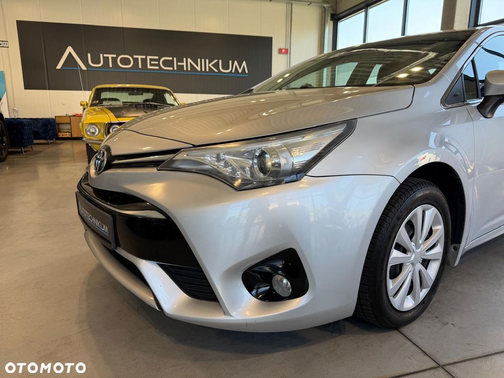Toyota Avensis 1.8 Premium MS - 21