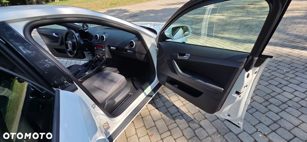 Audi A3 Sportback 1.6 TDI DPF S line Sportpaket - 29