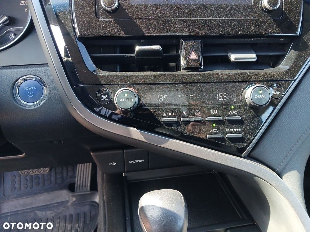Toyota Camry 2.5 Hybrid Comfort CVT - 30