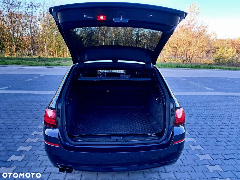 BMW Seria 5 525d Sport-Aut Luxury Line - 23