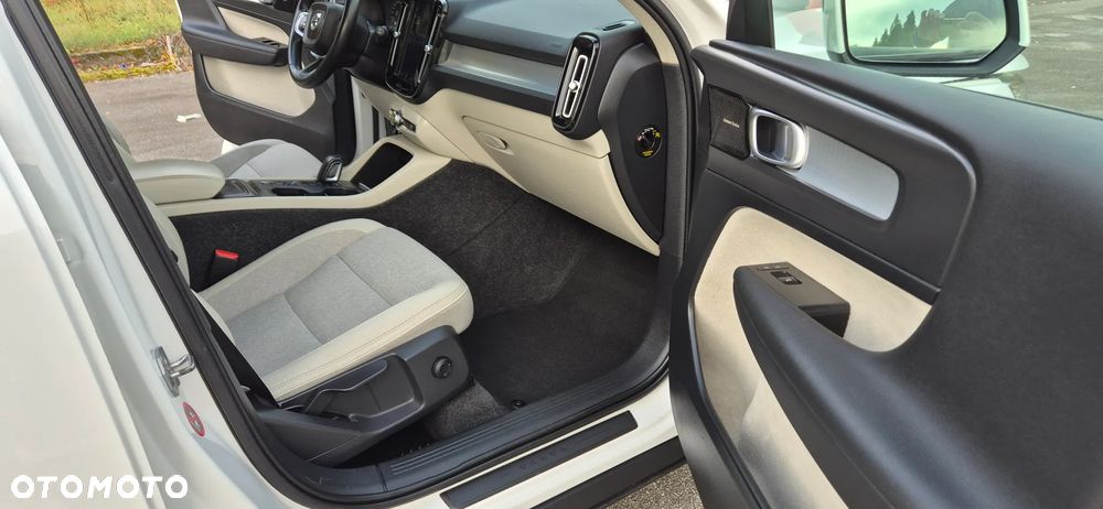 Volvo XC 40 T4 Momentum - 24