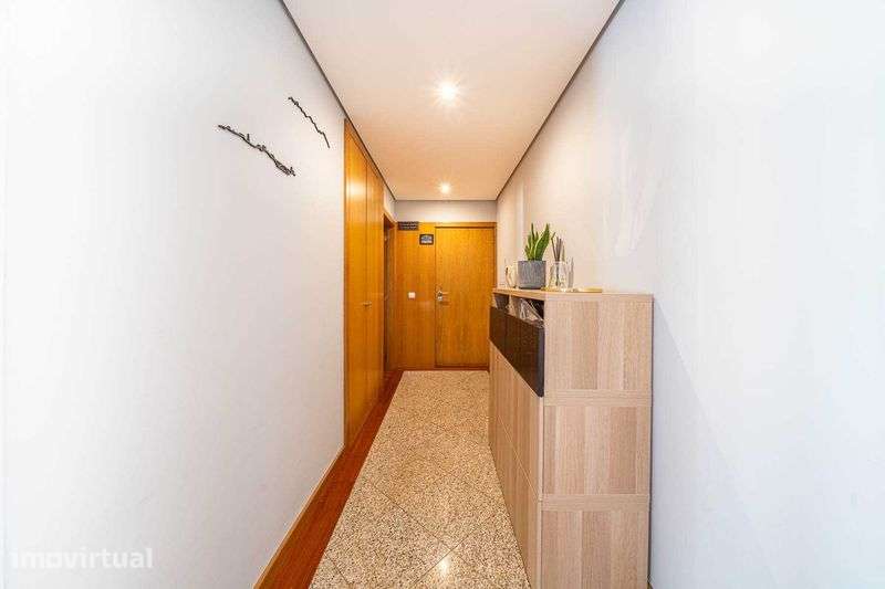 Apartamento T2 com Varanda e Box fechada em Santa Marinha, Gaia - Grande imagem: 3/12