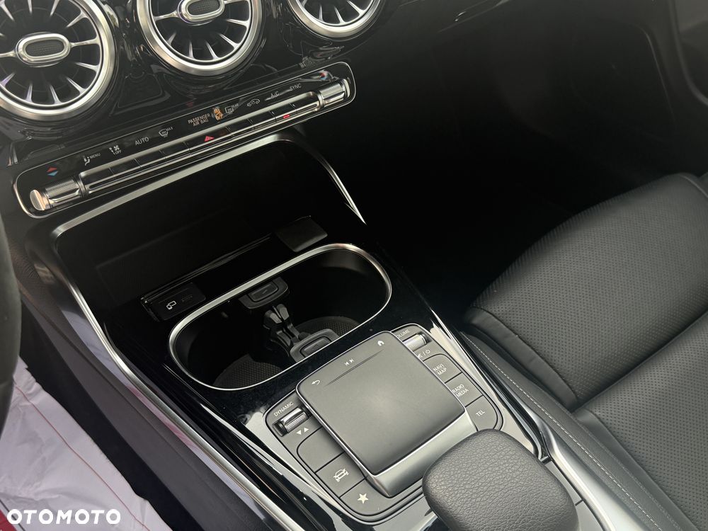 Mercedes-Benz CLA AMG 45 4-Matic 8G-DCT - 27