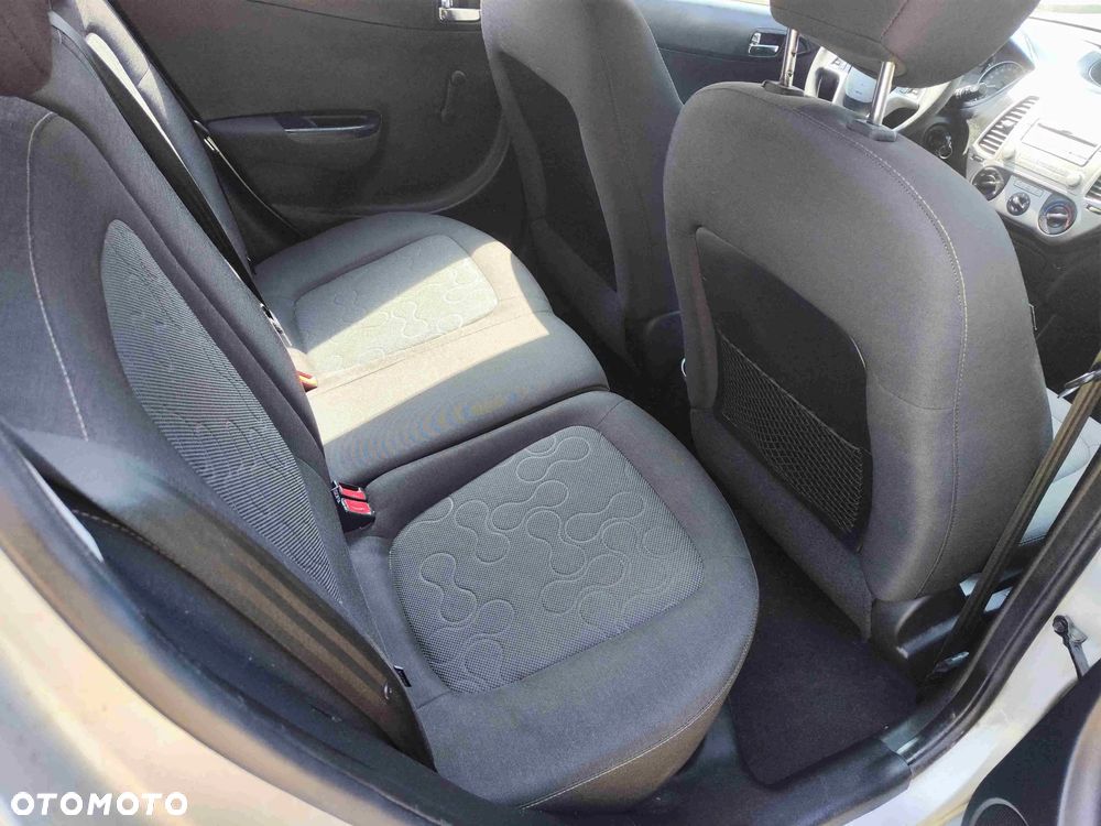 Hyundai i20 1.2 FIFA WM Edition - 8