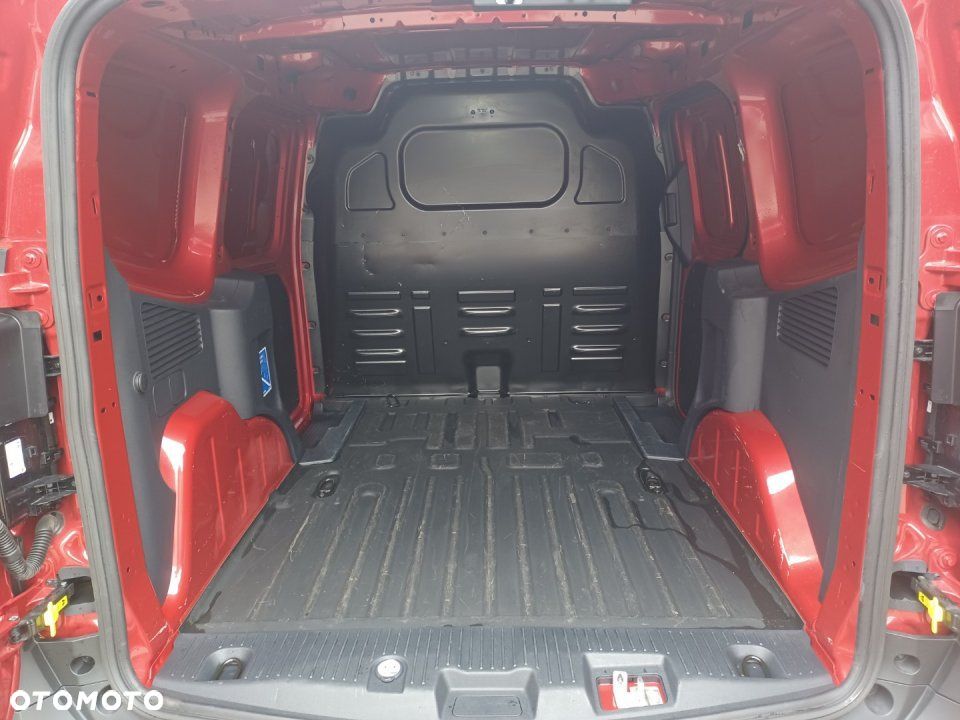 Ford Transit Courier - 11