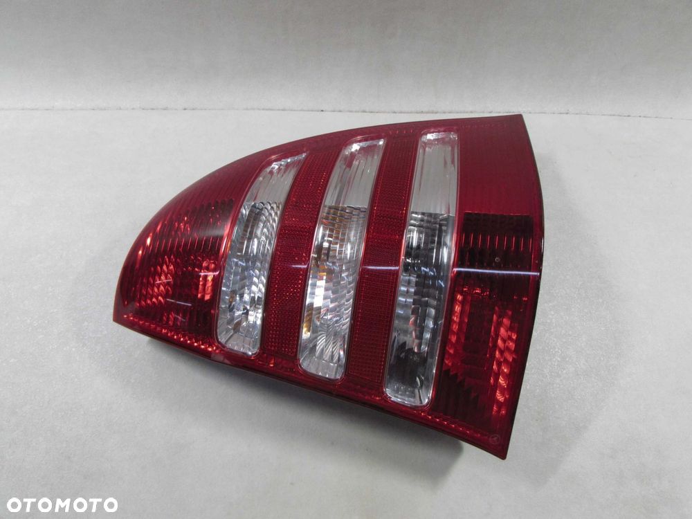 MERCEDES C KLASA W203 KOMBI LIFT LAMPA PRAWY TYL 2038202464 04-07 - 8