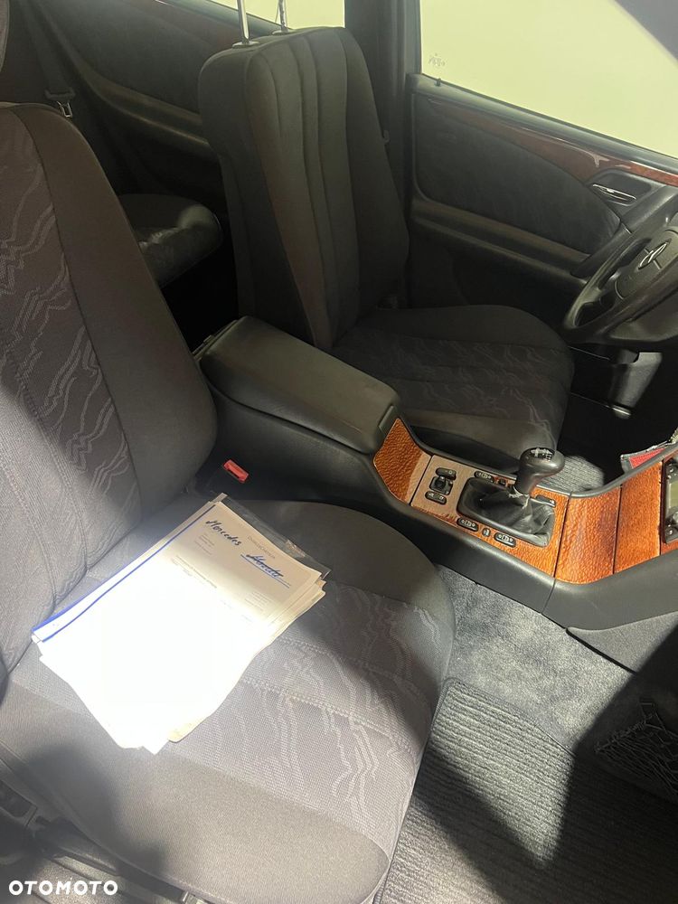 Mercedes-Benz Klasa E 200 Elegance - 9