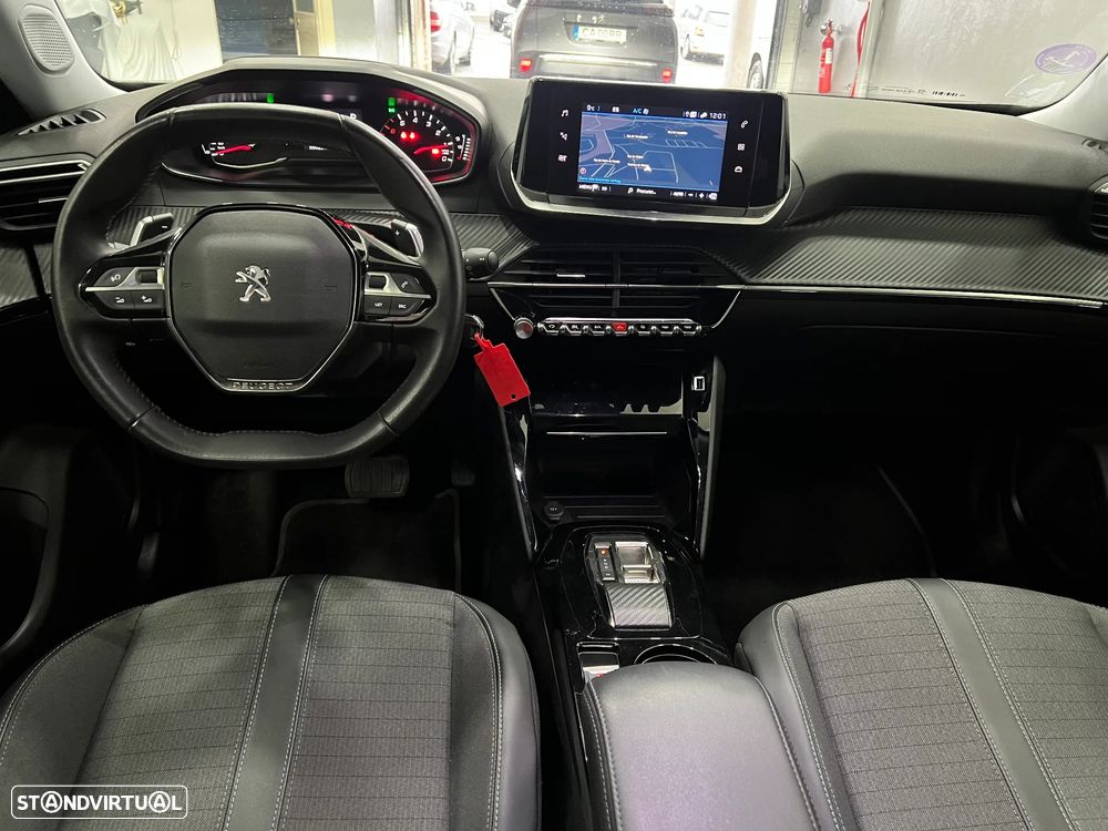 Peugeot 2008 1.2 PureTech Allure EAT8 - 4