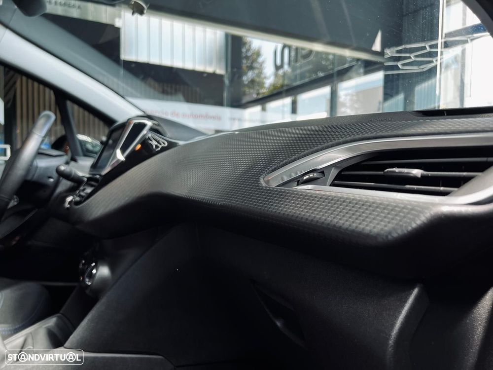 Peugeot 208 1.2 PureTech Style - 39