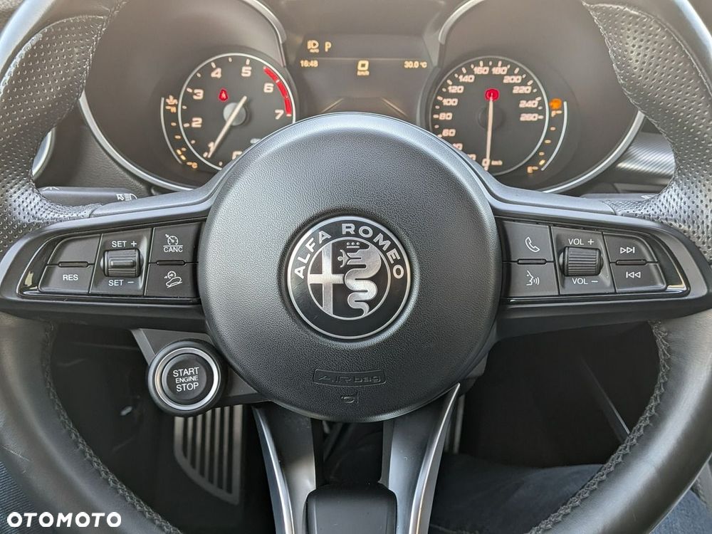 Alfa Romeo Stelvio - 17