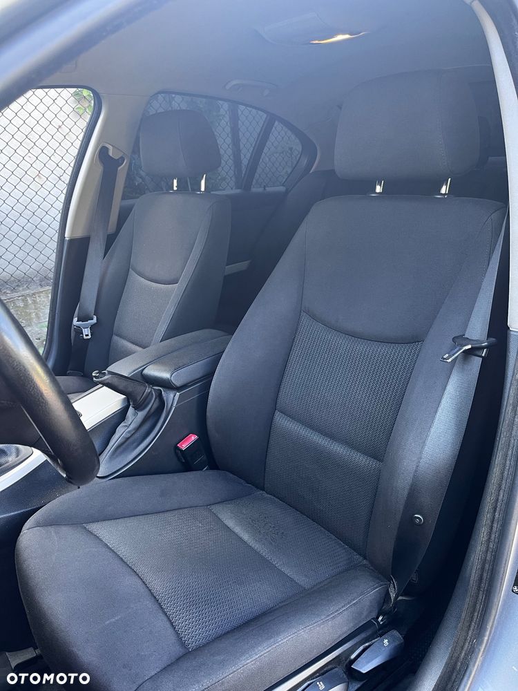 BMW Seria 3 320i - 7