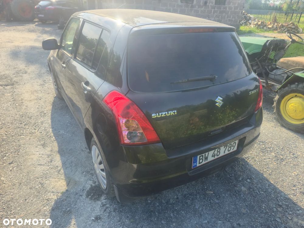 Suzuki Swift - 4