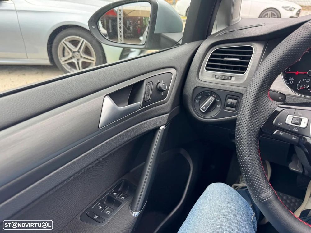 VW Golf Variant 1.6 TDi Highline DSG - 17