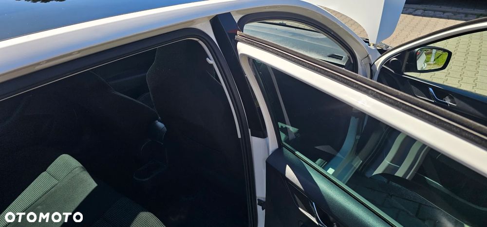 Skoda RAPID 1.2 TSI Edition - 30