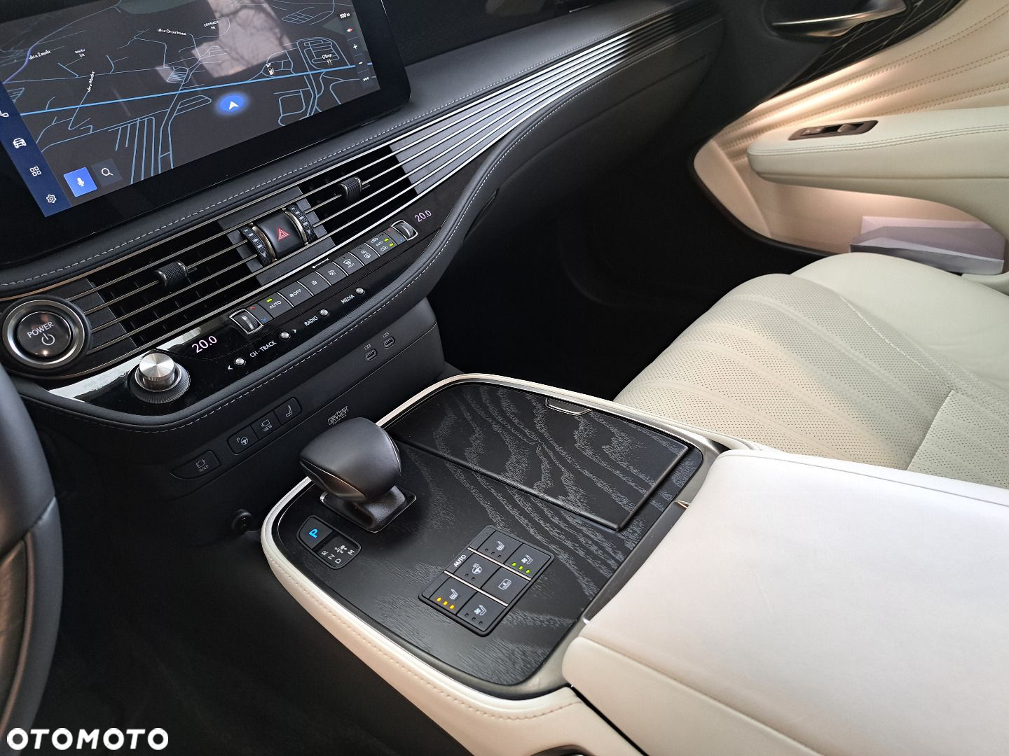 Lexus LS - 24