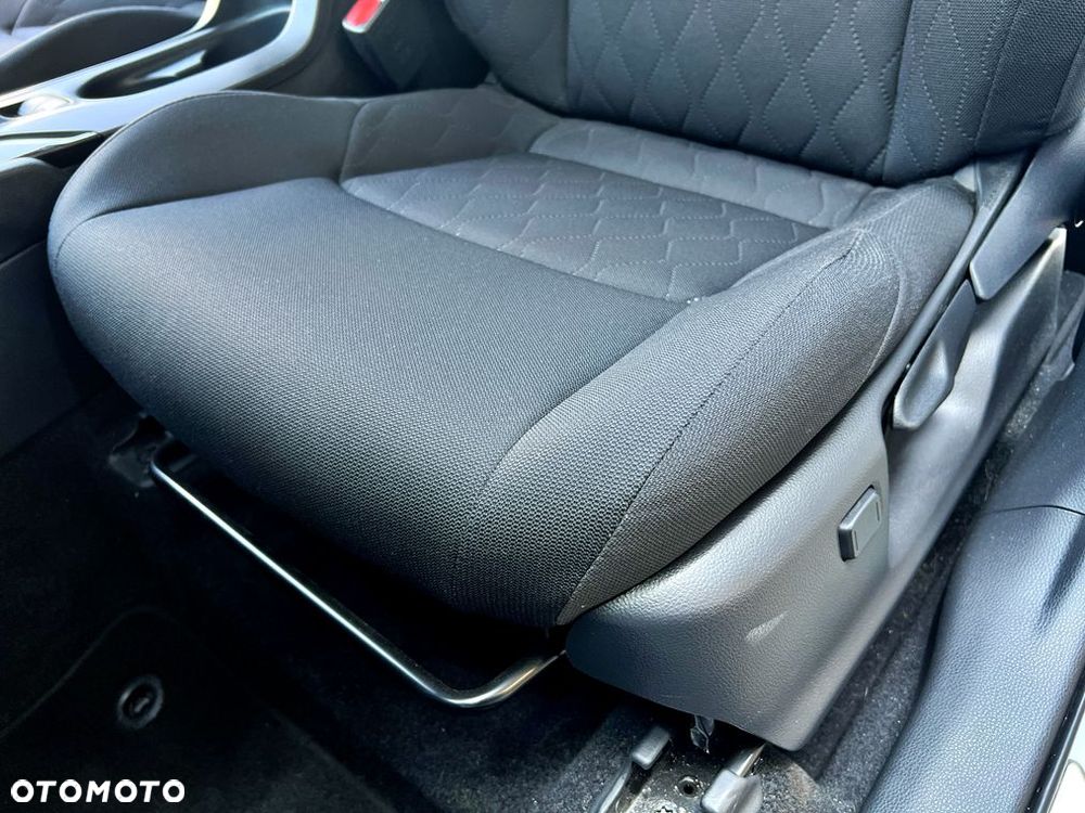 Toyota Corolla Cross - 15
