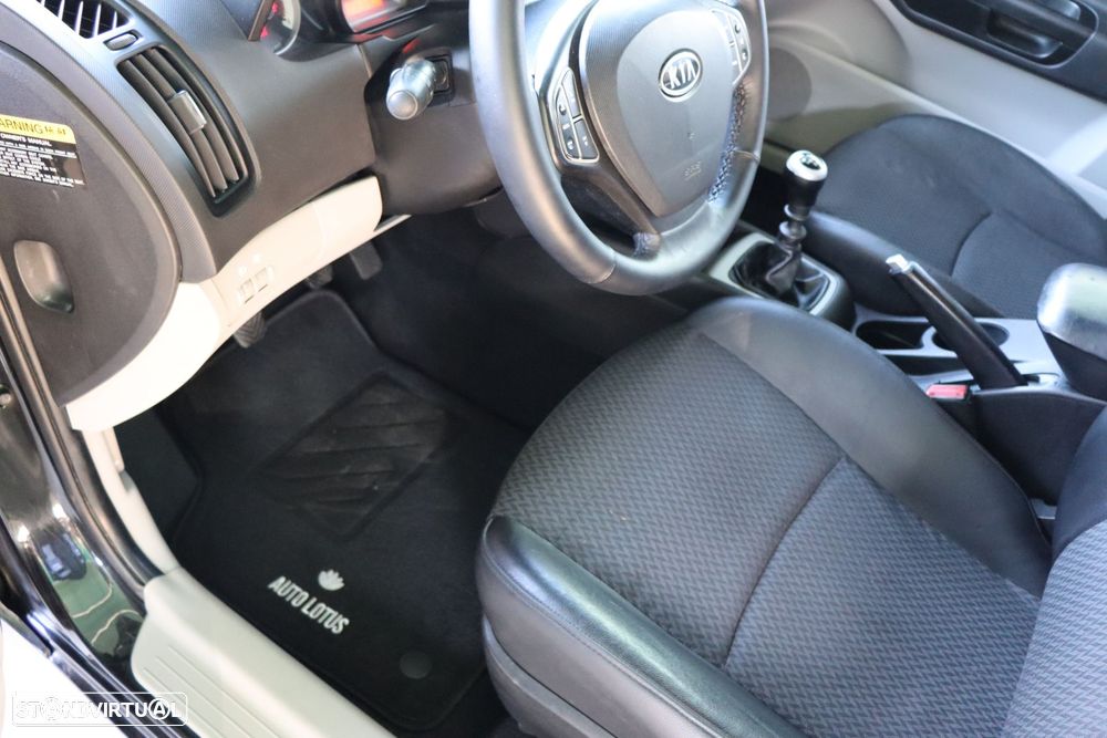 Kia Ceed SW 1.6 CRDi LX - 13