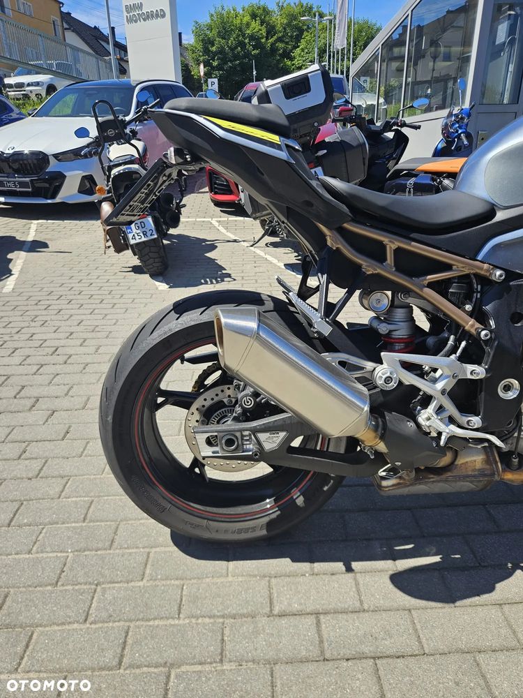 BMW S - 6