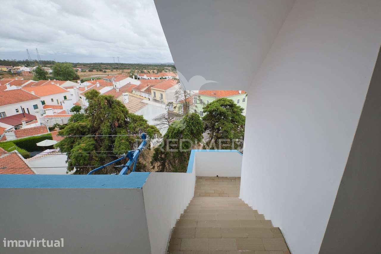 Apartamento T2 com Elevador e Varandas em Grândola - Grande imagem: 4/35